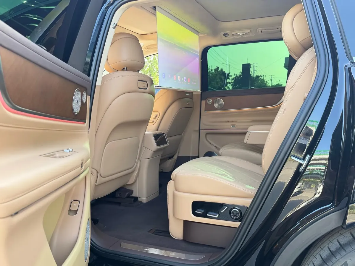 2025 AITO AITO M9 REEV 160HP REEV 52KWH,autocango,china used car exporter,china ev exporter,chinese used car exporter,chinese used ev exporter