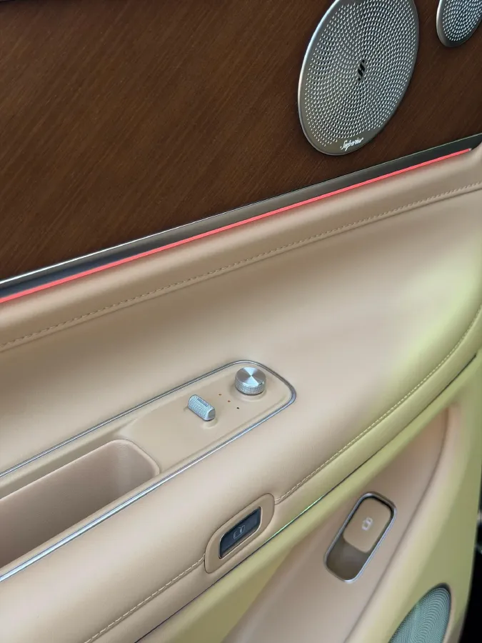 2025 AITO AITO M9 REEV 160HP REEV 52KWH,autocango,china used car exporter,china ev exporter,chinese used car exporter,chinese used ev exporter