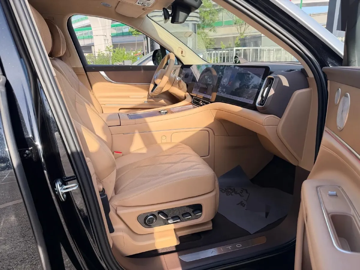 2025 AITO AITO M9 REEV 160HP REEV 52KWH,autocango,china used car exporter,china ev exporter,chinese used car exporter,chinese used ev exporter