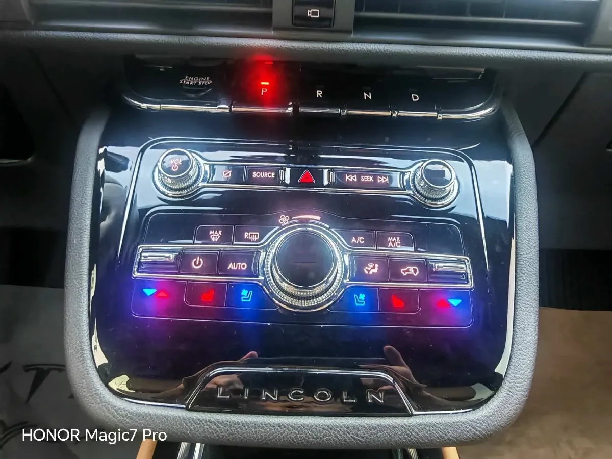 2021 Lincoln Corsair 2.0T 245HP L4 8AT,autocango,china used car exporter,china ev exporter,chinese used car exporter,chinese used ev exporter