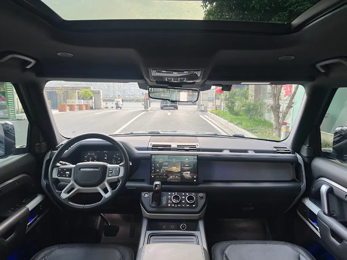 2022 Land Rover Defender 3.0T 400HP L6 8AT,autocango,china used car exporter,china ev exporter,chinese used car exporter,chinese used ev exporter