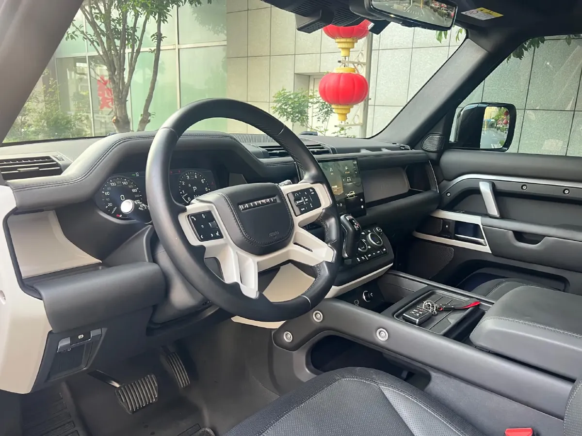 2022 Land Rover Defender 3.0T 400HP L6 8AT,autocango,china used car exporter,china ev exporter,chinese used car exporter,chinese used ev exporter