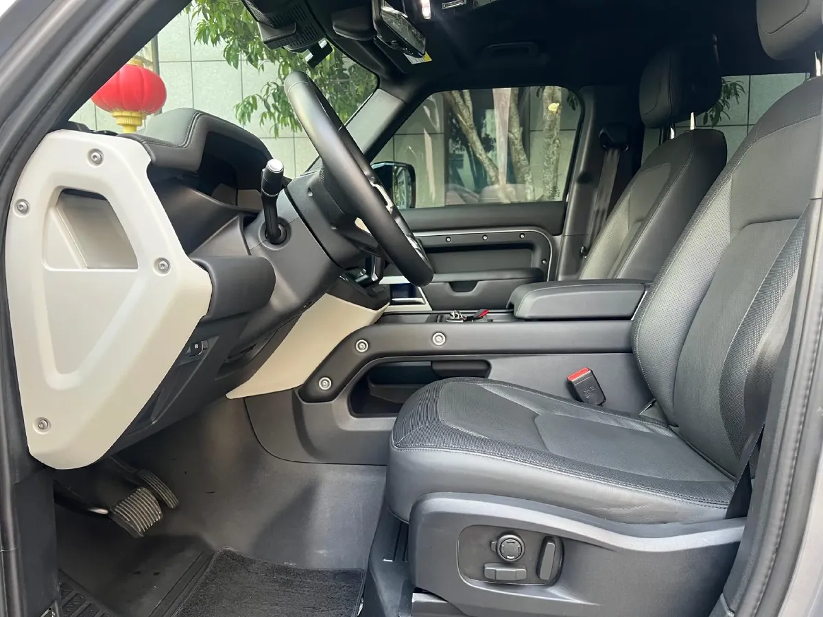 2022 Land Rover Defender 3.0T 400HP L6 8AT,autocango,china used car exporter,china ev exporter,chinese used car exporter,chinese used ev exporter