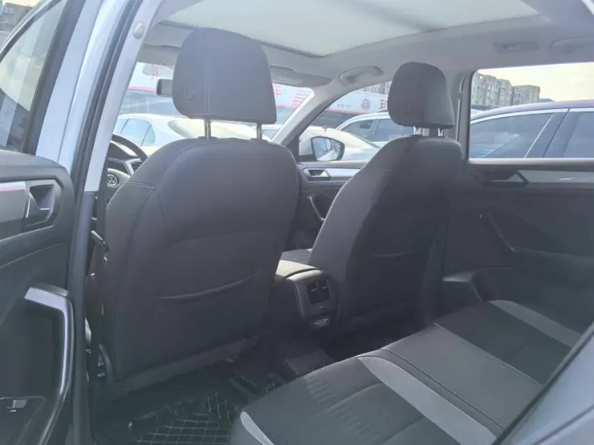 2022 Volkswagen T-Roc 1.4T 150HP L4 7DCT,autocango,china used car exporter,china ev exporter,chinese used car exporter,chinese used ev exporter