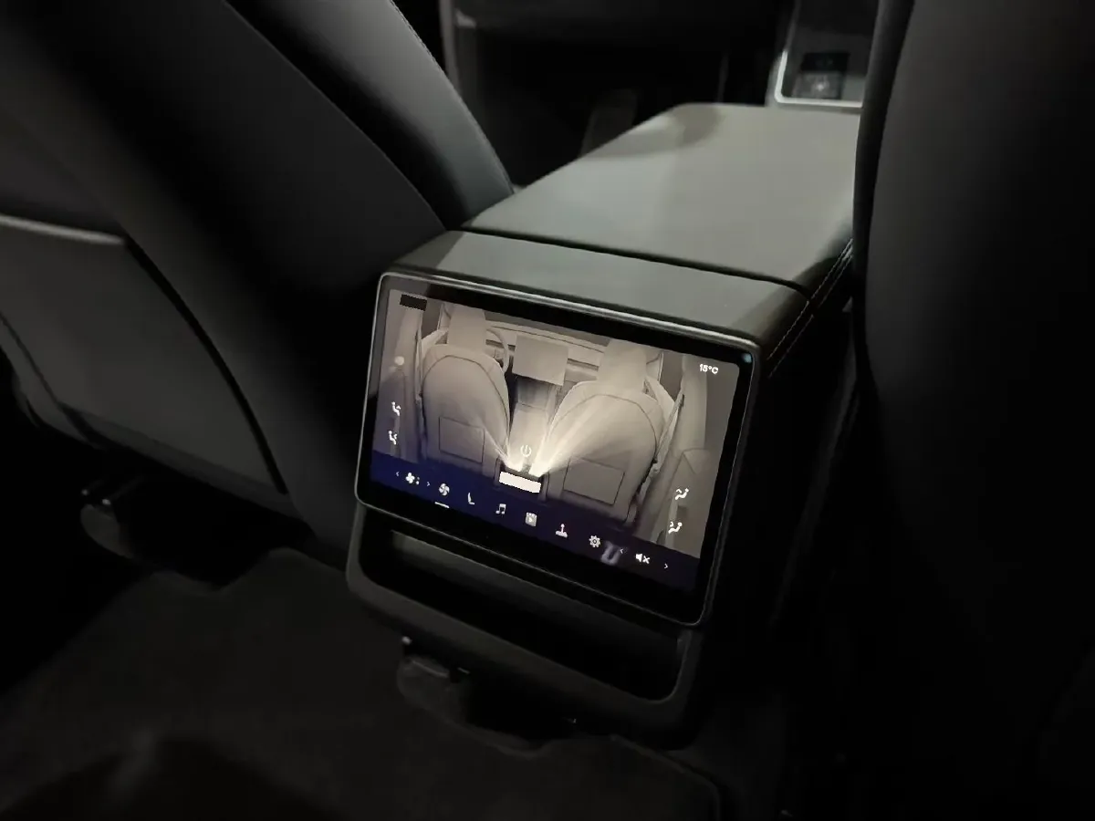 2025 Tesla Model Y BEV 62.5KWH,autocango,china used car exporter,china ev exporter,chinese used car exporter,chinese used ev exporter