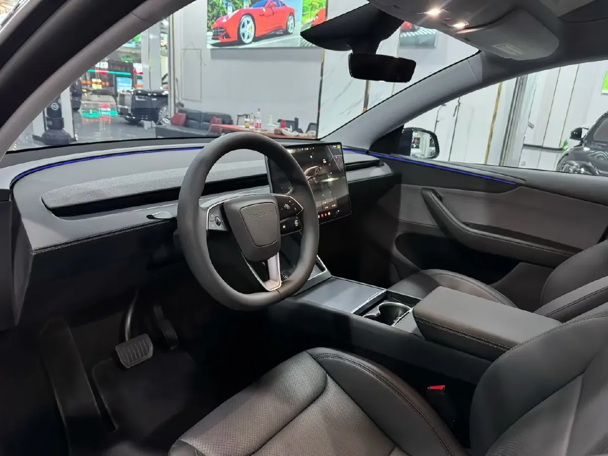 2025 Tesla Model Y BEV 62.5KWH,autocango,china used car exporter,china ev exporter,chinese used car exporter,chinese used ev exporter