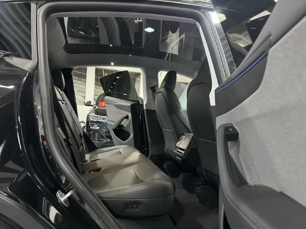 2025 Tesla Model Y BEV 62.5KWH,autocango,china used car exporter,china ev exporter,chinese used car exporter,chinese used ev exporter