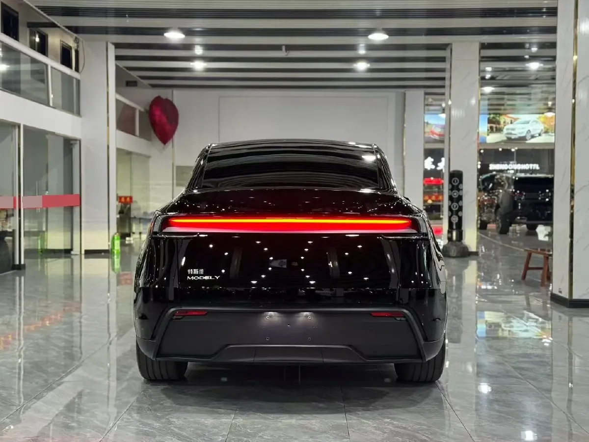 2025 Tesla Model Y BEV 62.5KWH,autocango,china used car exporter,china ev exporter,chinese used car exporter,chinese used ev exporter
