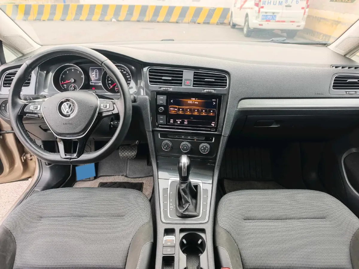 2018 Volkswagen Golf 1.6L 110HP L4 6AT,autocango,china used car exporter,china ev exporter,chinese used car exporter,chinese used ev exporter