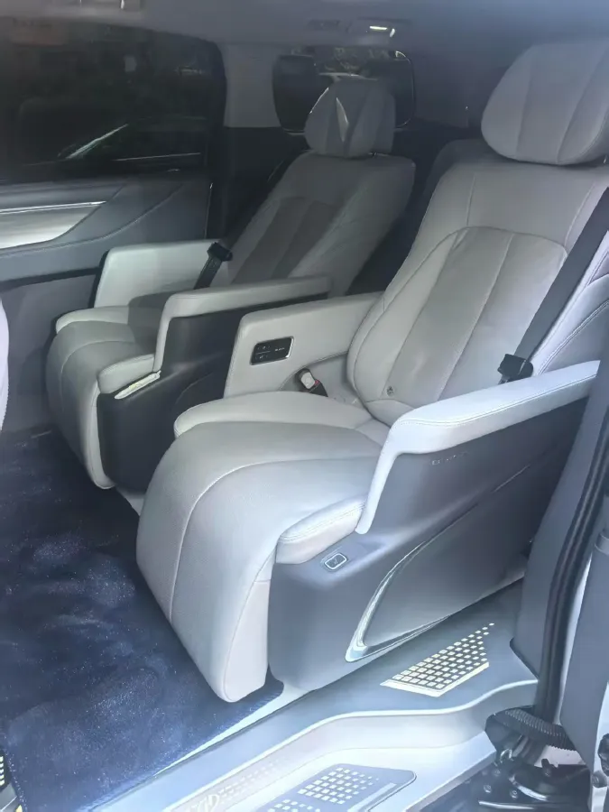 2025 Buick GL8 2.0T 237HP L4 9AT,autocango,china used car exporter,china ev exporter,chinese used car exporter,chinese used ev exporter