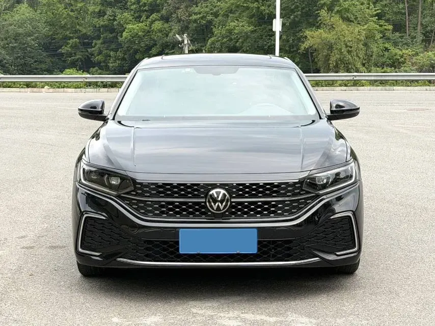 2024 Volkswagen Passat 2.0T 186HP L4 7DCT,autocango,china used car exporter,china ev exporter,chinese used car exporter,chinese used ev exporter