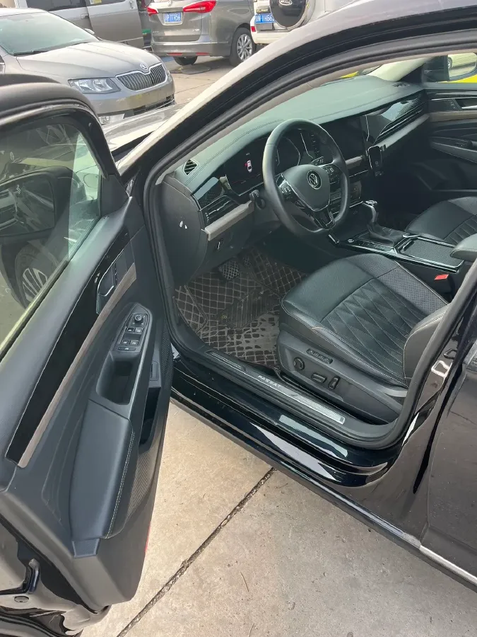 2021 Volkswagen Passat 2.0T 186HP L4 7DCT,autocango,china used car exporter,china ev exporter,chinese used car exporter,chinese used ev exporter