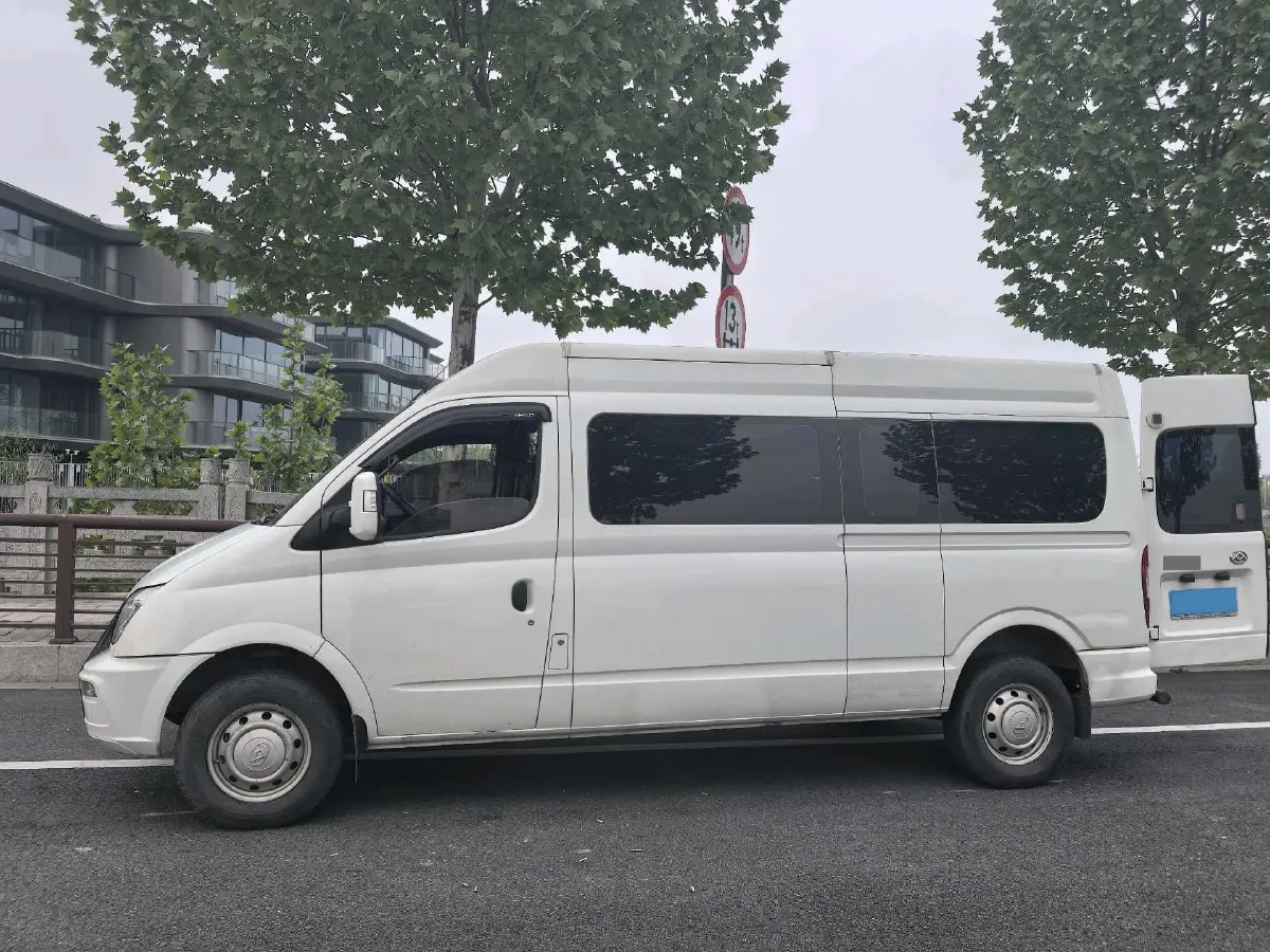 2019 MAXUS XinTu V80 2.0T 139HP L4 6MT,autocango,china used car exporter,china ev exporter,chinese used car exporter,chinese used ev exporter