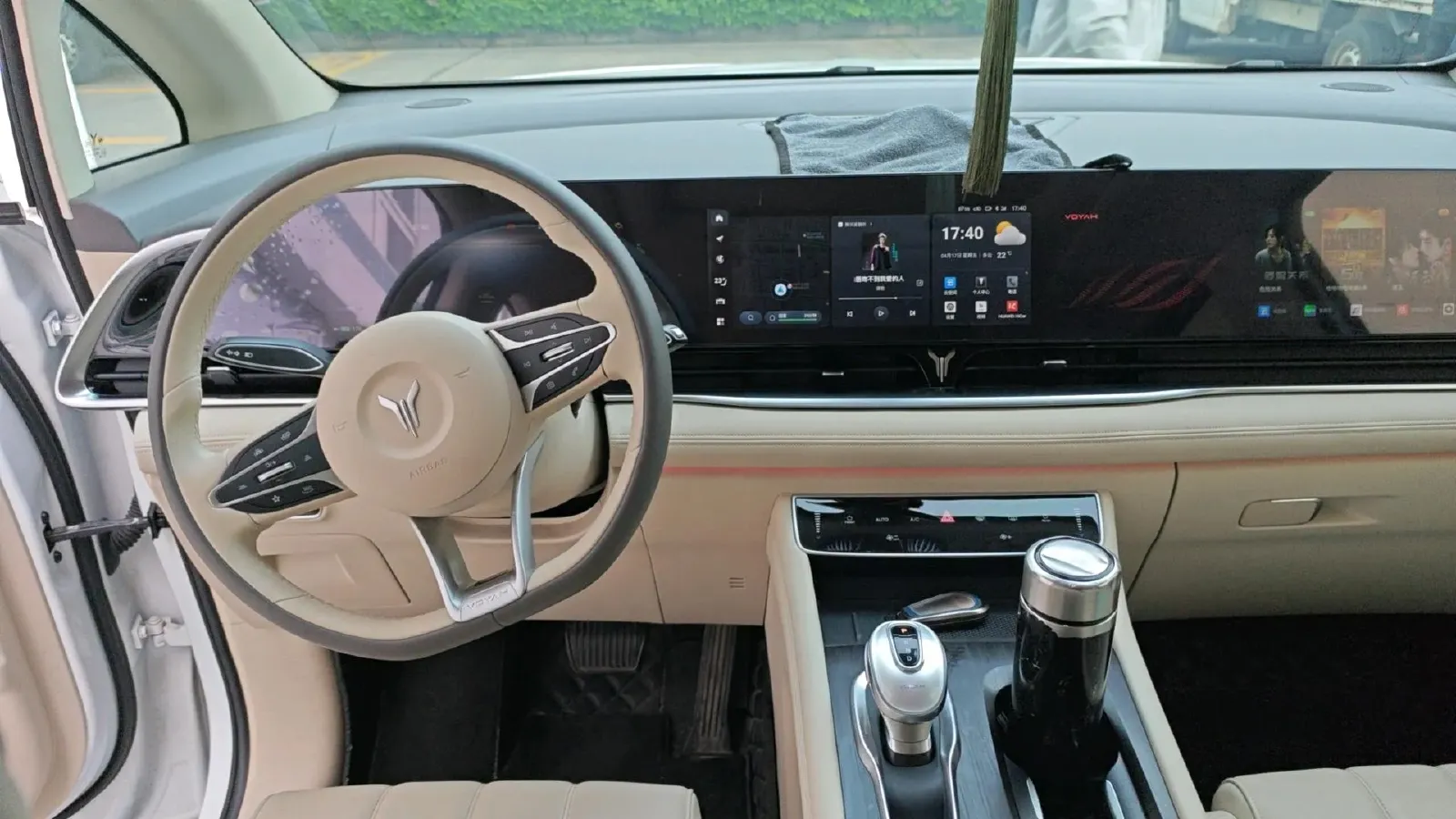 2024 Voyah Dream 1.5T 150HP L4 PHEV 43KWH,autocango,china used car exporter,china ev exporter,chinese used car exporter,chinese used ev exporter