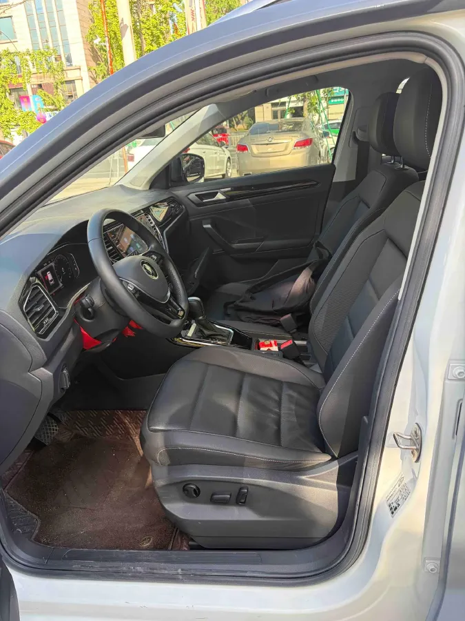 2022 Volkswagen T-Roc 1.4T 150HP L4 7DCT,autocango,china used car exporter,china ev exporter,chinese used car exporter,chinese used ev exporter