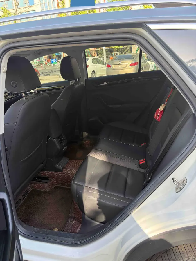 2022 Volkswagen T-Roc 1.4T 150HP L4 7DCT,autocango,china used car exporter,china ev exporter,chinese used car exporter,chinese used ev exporter