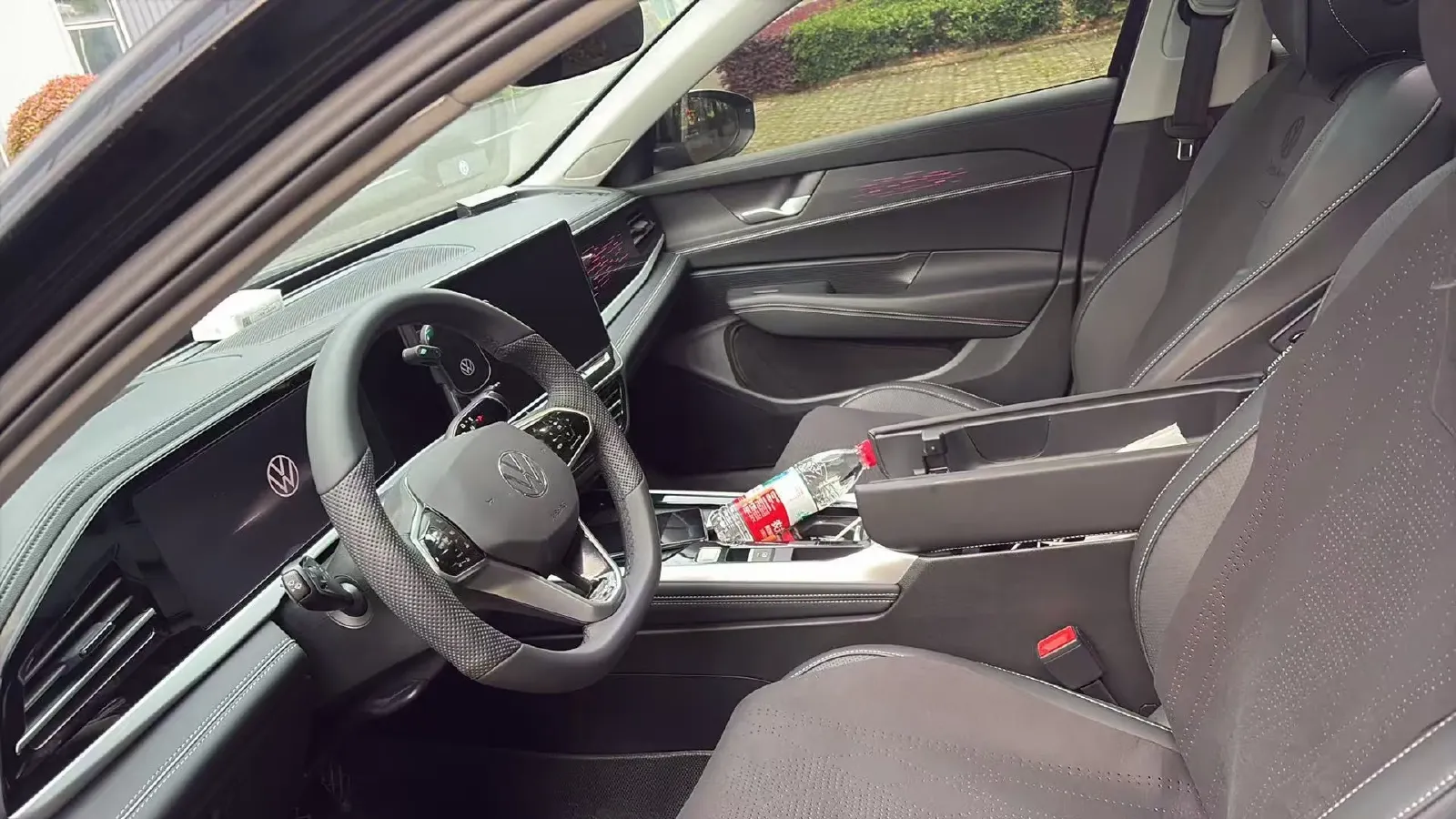 2025 Volkswagen Passat 1.5T 160HP L4 7DCT,autocango,china used car exporter,china ev exporter,chinese used car exporter,chinese used ev exporter