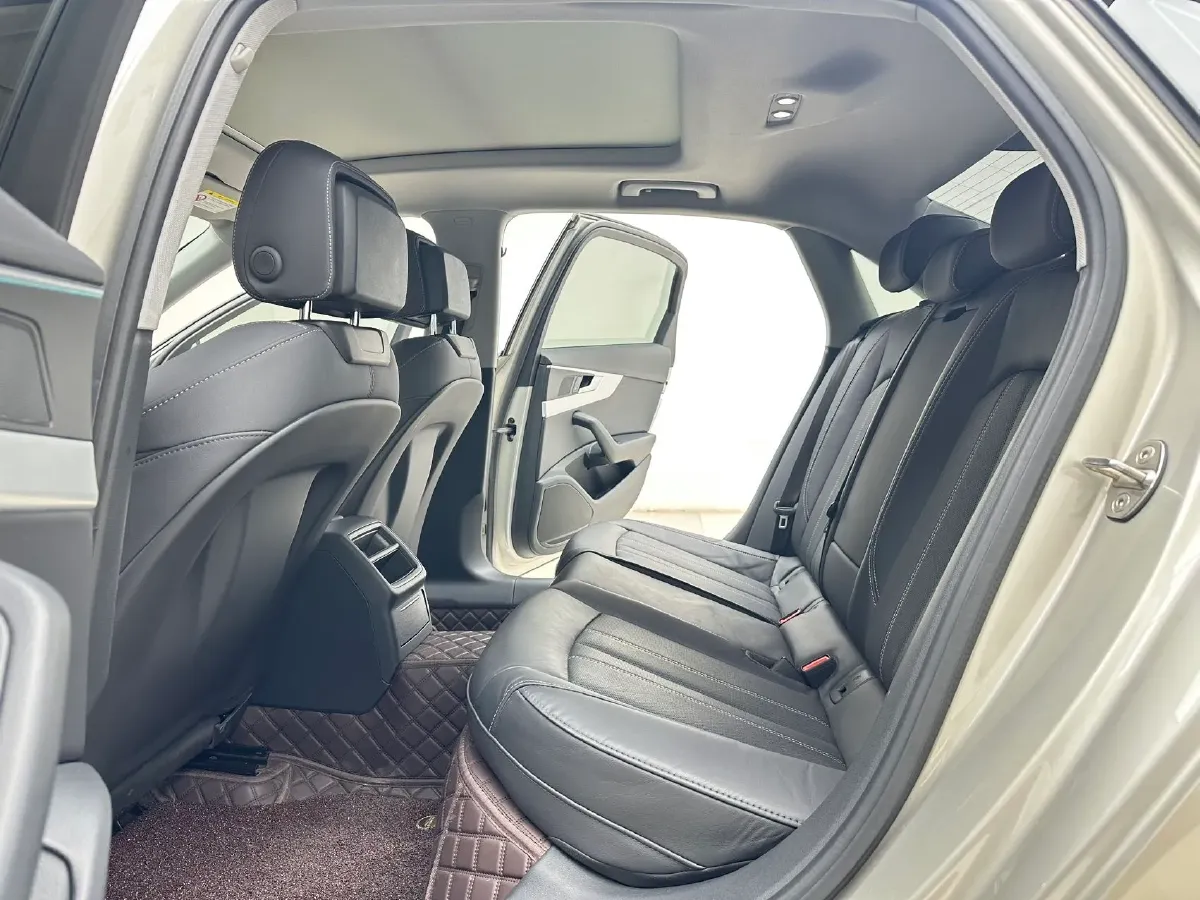 2021 Audi A4L 2.0T 190HP L4 7DCT,autocango,china used car exporter,china ev exporter,chinese used car exporter,chinese used ev exporter