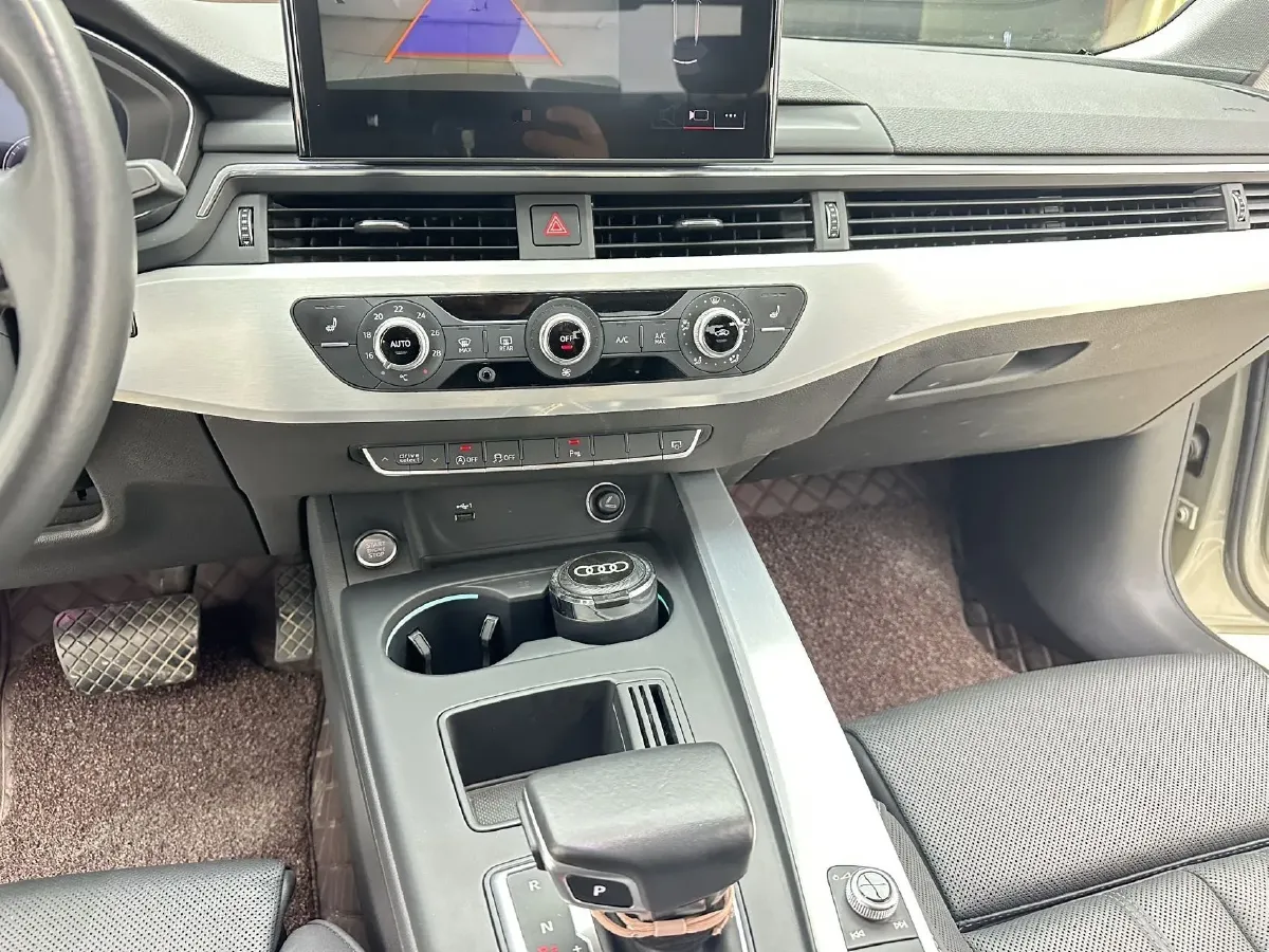 2021 Audi A4L 2.0T 190HP L4 7DCT,autocango,china used car exporter,china ev exporter,chinese used car exporter,chinese used ev exporter