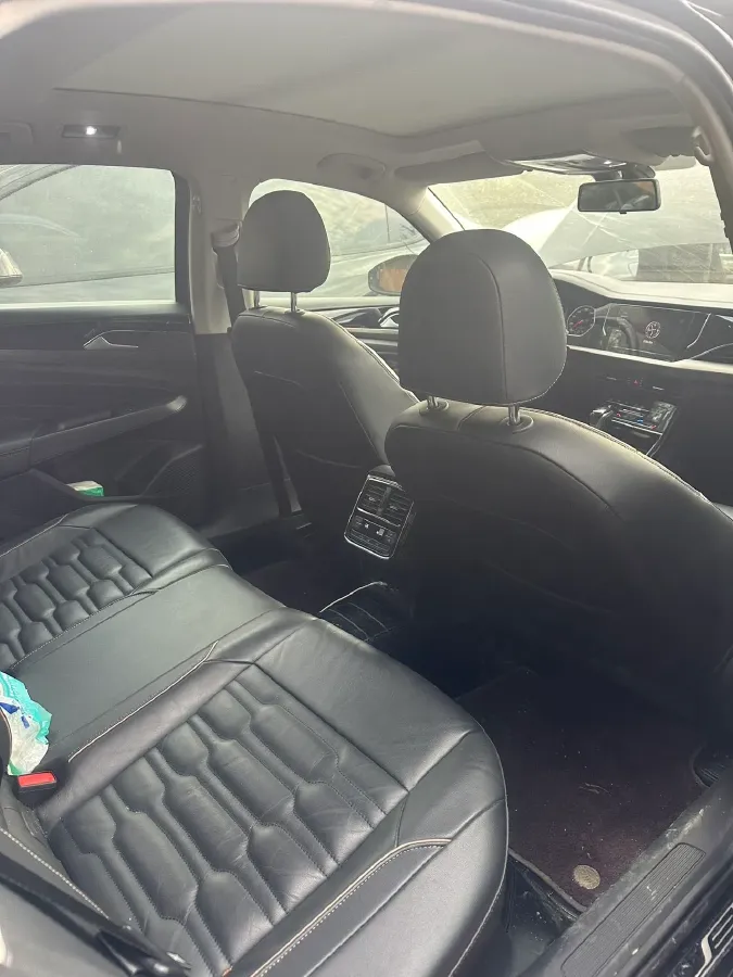 2021 Volkswagen Passat 2.0T 186HP L4 7DCT,autocango,china used car exporter,china ev exporter,chinese used car exporter,chinese used ev exporter