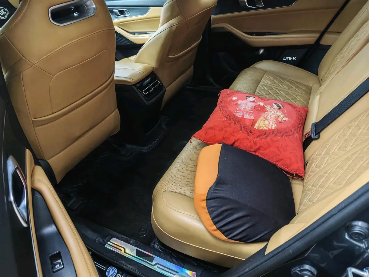 2021 ChangAn UNI-K 2.0T 233HP L4 8AT,autocango,china used car exporter,china ev exporter,chinese used car exporter,chinese used ev exporter