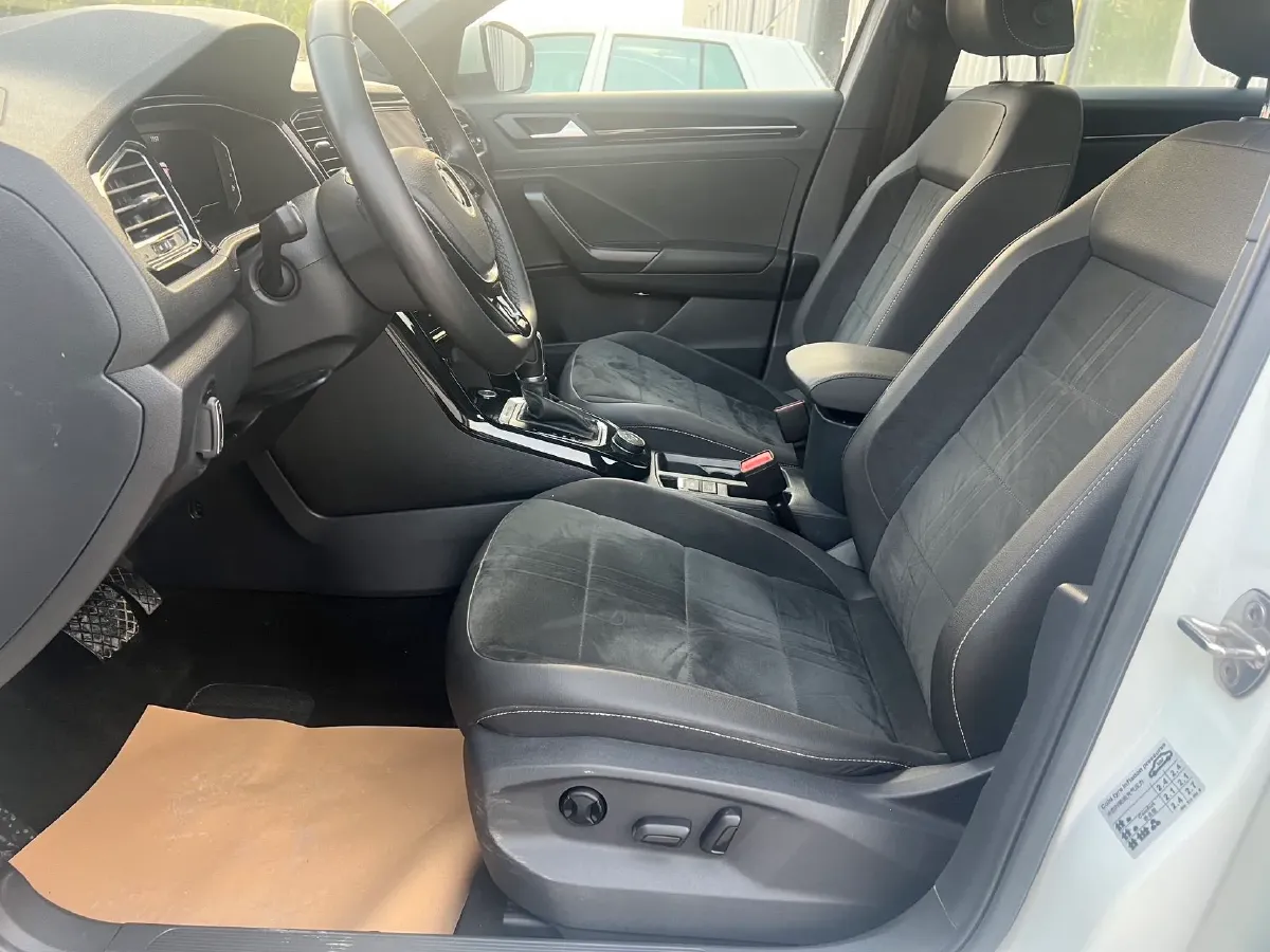 2021 Volkswagen T-Roc 1.4T 150HP L4 7DCT,autocango,china used car exporter,china ev exporter,chinese used car exporter,chinese used ev exporter
