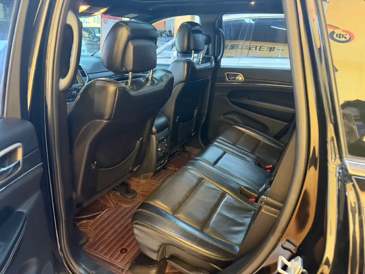 2017 Jeep Grand Cherokee 3.0L 234HP V6 8AT,autocango,china used car exporter,china ev exporter,chinese used car exporter,chinese used ev exporter