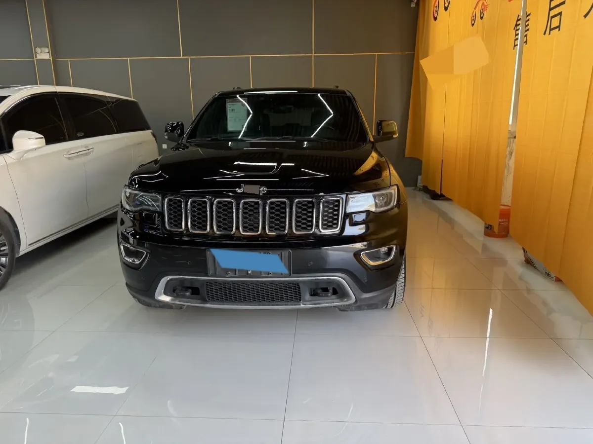 2017 Jeep Grand Cherokee 3.0L 234HP V6 8AT,autocango,china used car exporter,china ev exporter,chinese used car exporter,chinese used ev exporter