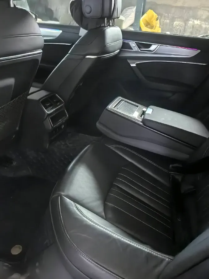 2023 Audi A6L 2.0T 190HP L4 7DCT,autocango,china used car exporter,china ev exporter,chinese used car exporter,chinese used ev exporter