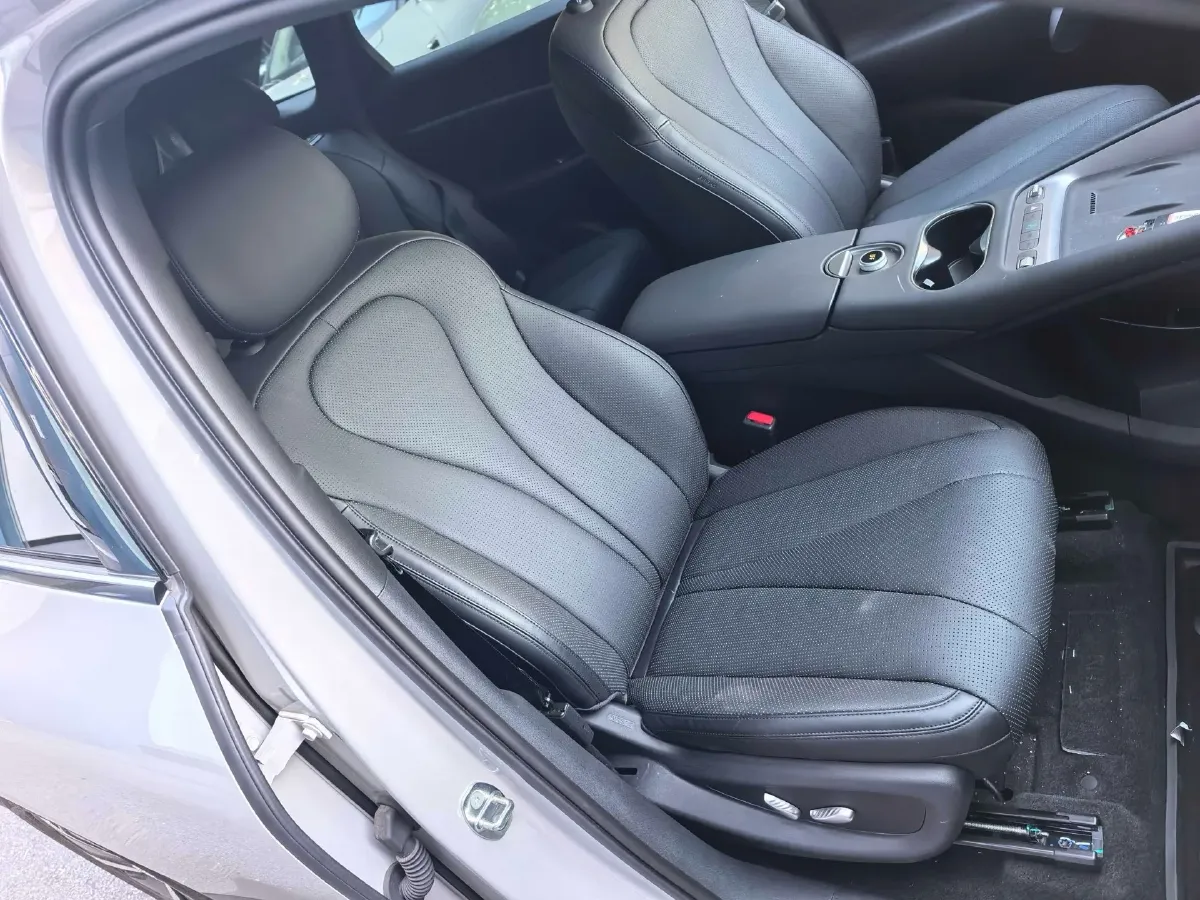 2025 LanDian E5 PLUS 1.5L 95HP L4 E-CVT PHEV,autocango,china used car exporter,china ev exporter,chinese used car exporter,chinese used ev exporter