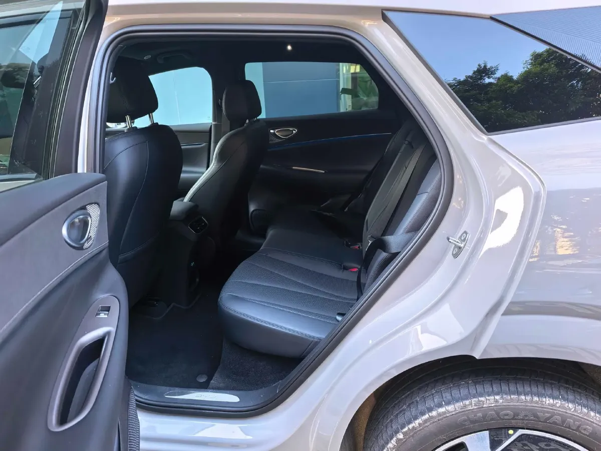 2025 LanDian E5 PLUS 1.5L 95HP L4 E-CVT PHEV,autocango,china used car exporter,china ev exporter,chinese used car exporter,chinese used ev exporter