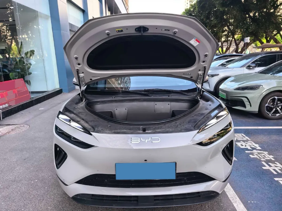 2025 LanDian E5 PLUS 1.5L 95HP L4 E-CVT PHEV,autocango,china used car exporter,china ev exporter,chinese used car exporter,chinese used ev exporter