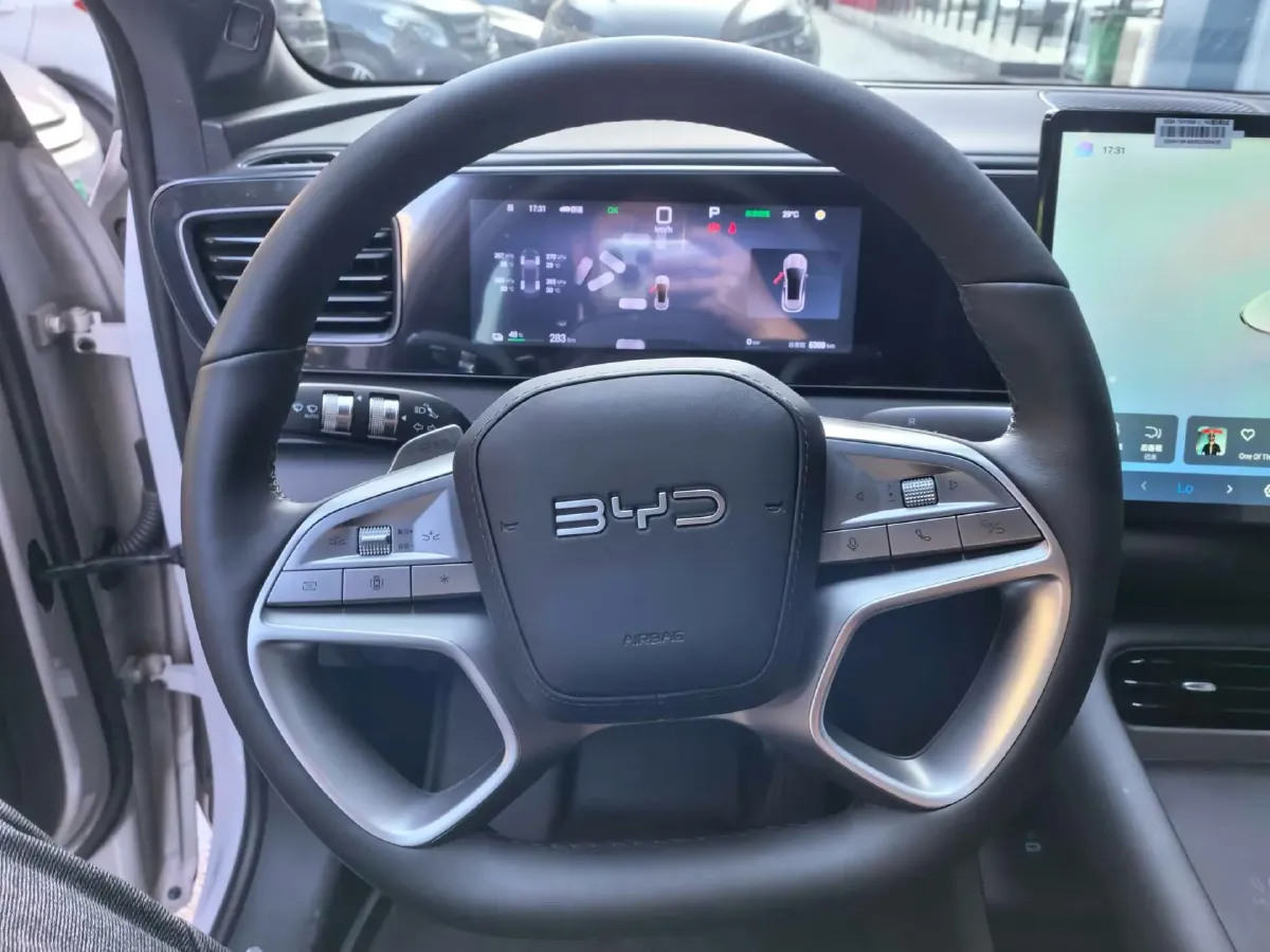 2025 LanDian E5 PLUS 1.5L 95HP L4 E-CVT PHEV,autocango,china used car exporter,china ev exporter,chinese used car exporter,chinese used ev exporter