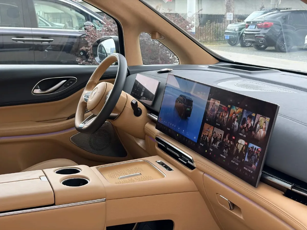 2025 Voyah Dream 1.5T 150HP L4 PHEV 41.7KWH,autocango,china used car exporter,china ev exporter,chinese used car exporter,chinese used ev exporter