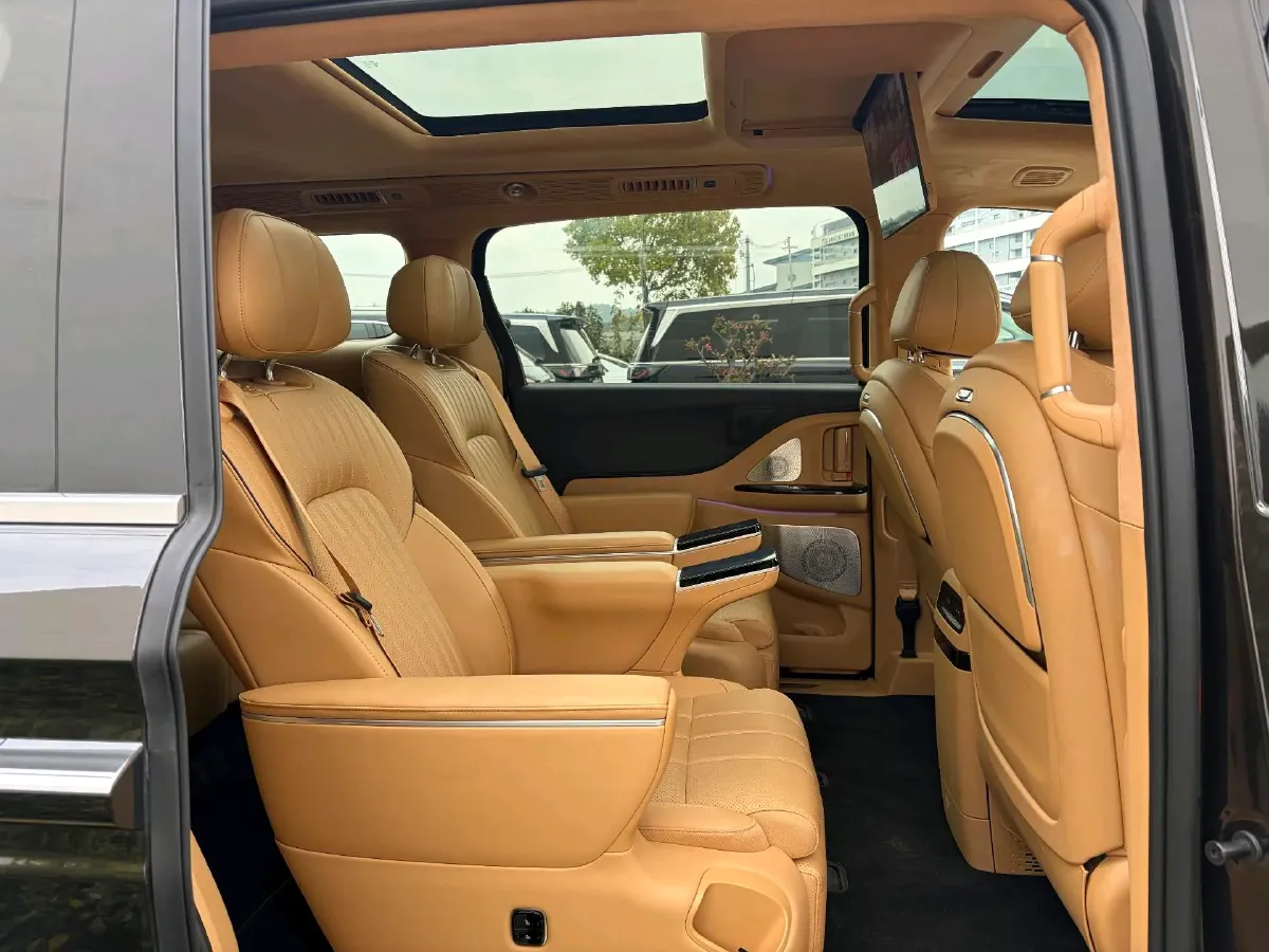 2025 Voyah Dream 1.5T 150HP L4 PHEV 41.7KWH,autocango,china used car exporter,china ev exporter,chinese used car exporter,chinese used ev exporter