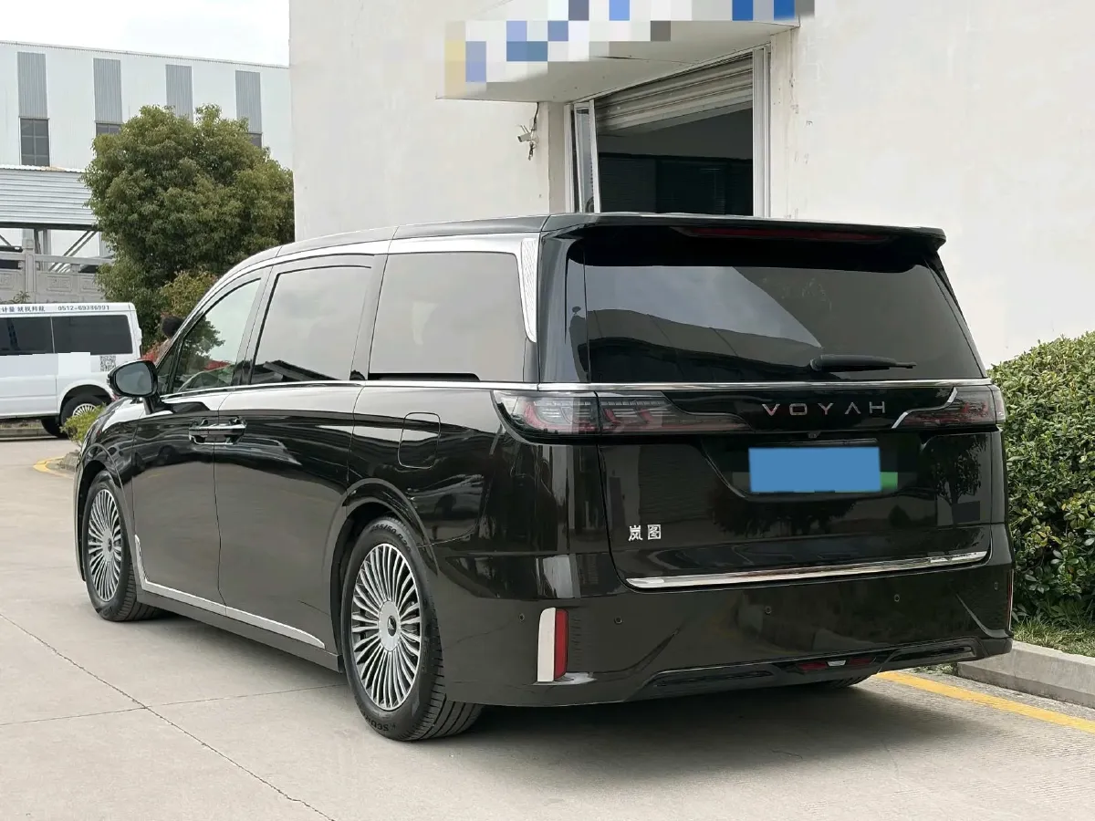 2025 Voyah Dream 1.5T 150HP L4 PHEV 41.7KWH,autocango,china used car exporter,china ev exporter,chinese used car exporter,chinese used ev exporter