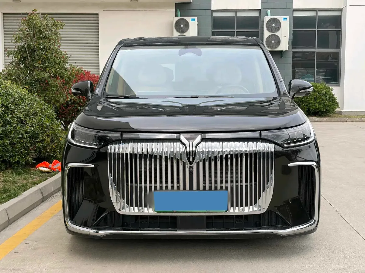 2025 Voyah Dream 1.5T 150HP L4 PHEV 41.7KWH,autocango,china used car exporter,china ev exporter,chinese used car exporter,chinese used ev exporter