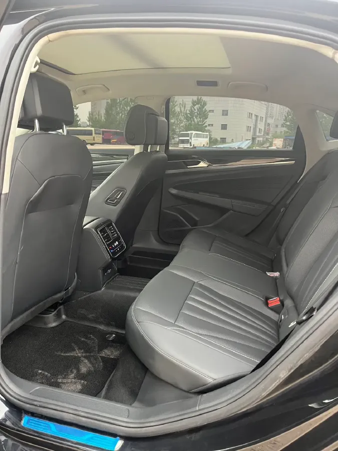 2025 Volkswagen Passat 2.0T 220HP L4 7DCT,autocango,china used car exporter,china ev exporter,chinese used car exporter,chinese used ev exporter