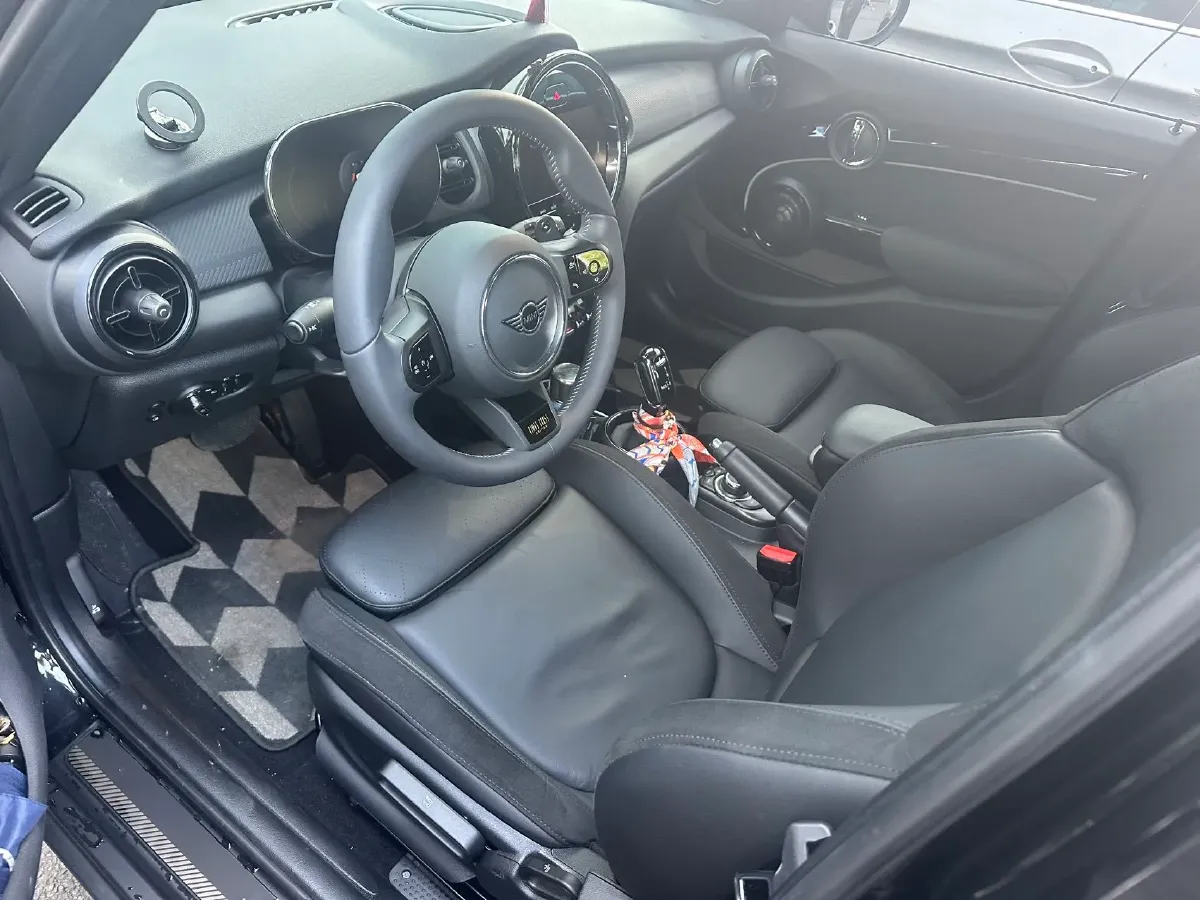 2023 MINI MINI 2.0T 178HP L4 7DCT,autocango,china used car exporter,china ev exporter,chinese used car exporter,chinese used ev exporter