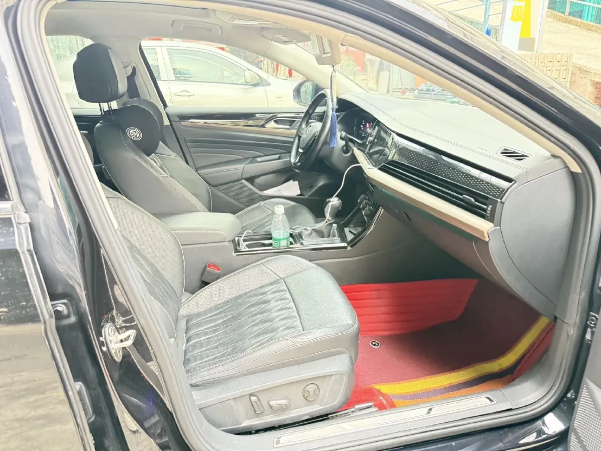 2019 Volvo V40 1.5T 152HP L4 6AT,autocango,china used car exporter,china ev exporter,chinese used car exporter,chinese used ev exporter