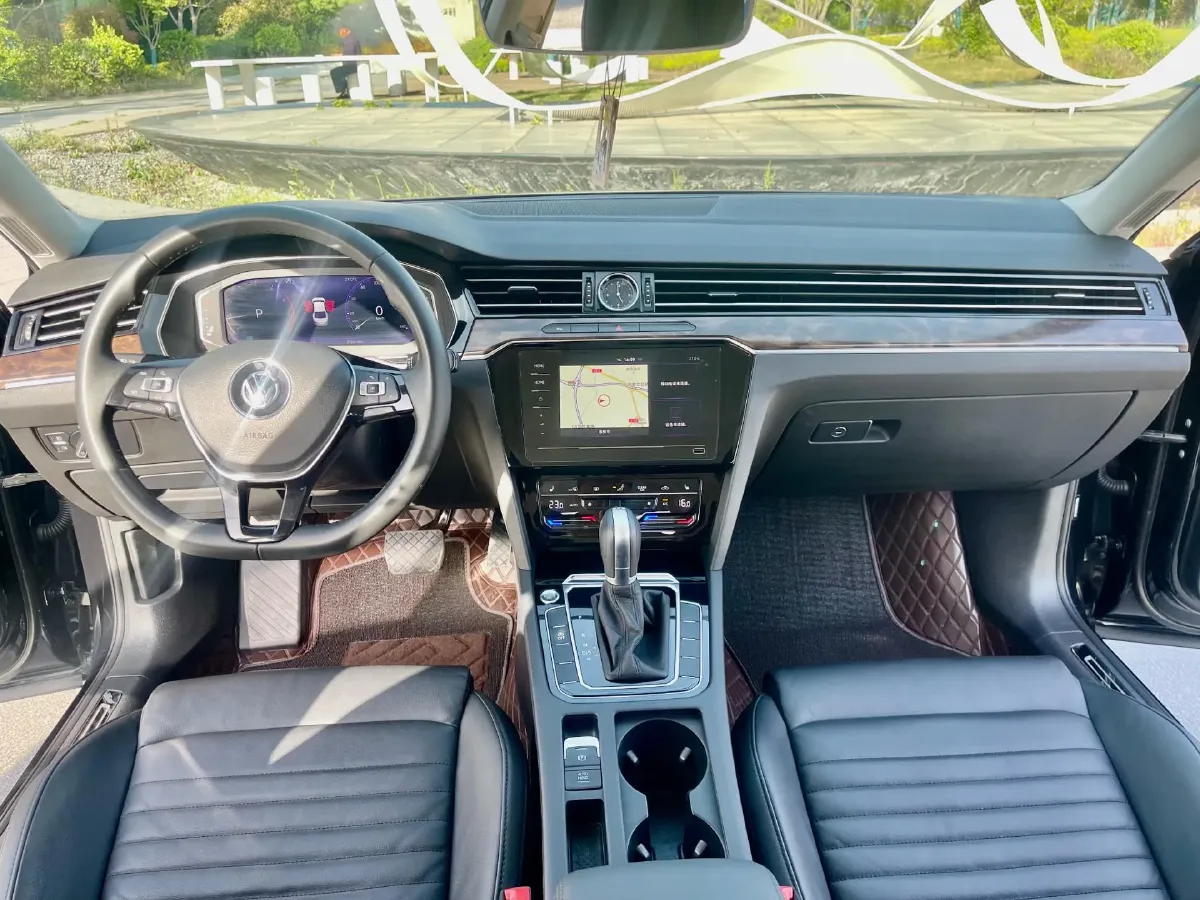 2018 Volkswagen Magotan 2.0T 220HP L4 7DCT,autocango,china used car exporter,china ev exporter,chinese used car exporter,chinese used ev exporter