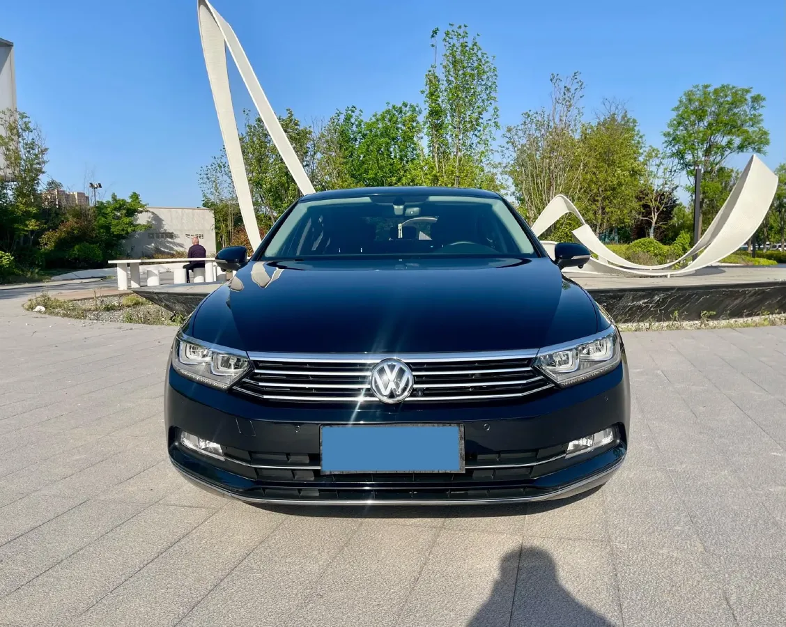 2018 Volkswagen Magotan 2.0T 220HP L4 7DCT,autocango,china used car exporter,china ev exporter,chinese used car exporter,chinese used ev exporter