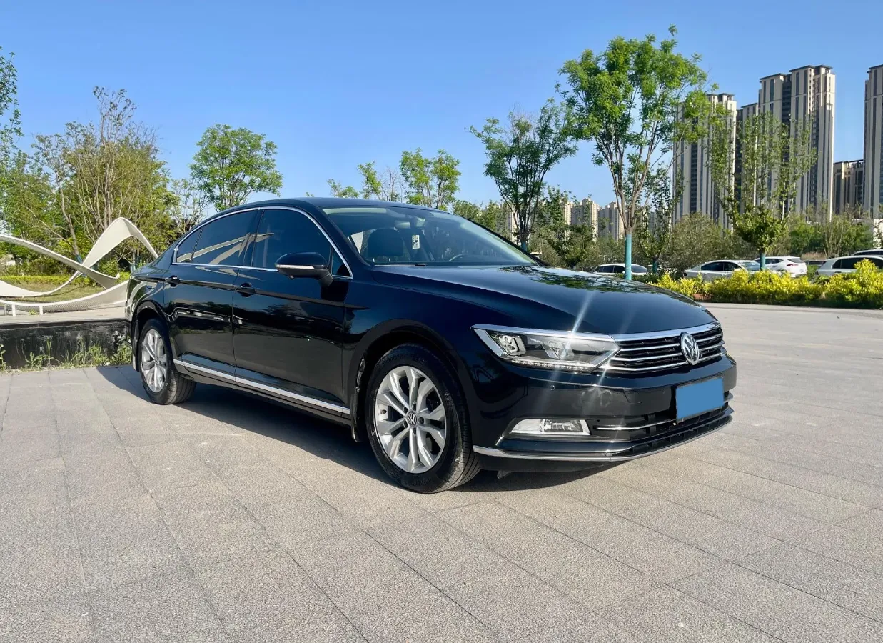 2018 Volkswagen Magotan 2.0T 220HP L4 7DCT,autocango,china used car exporter,china ev exporter,chinese used car exporter,chinese used ev exporter