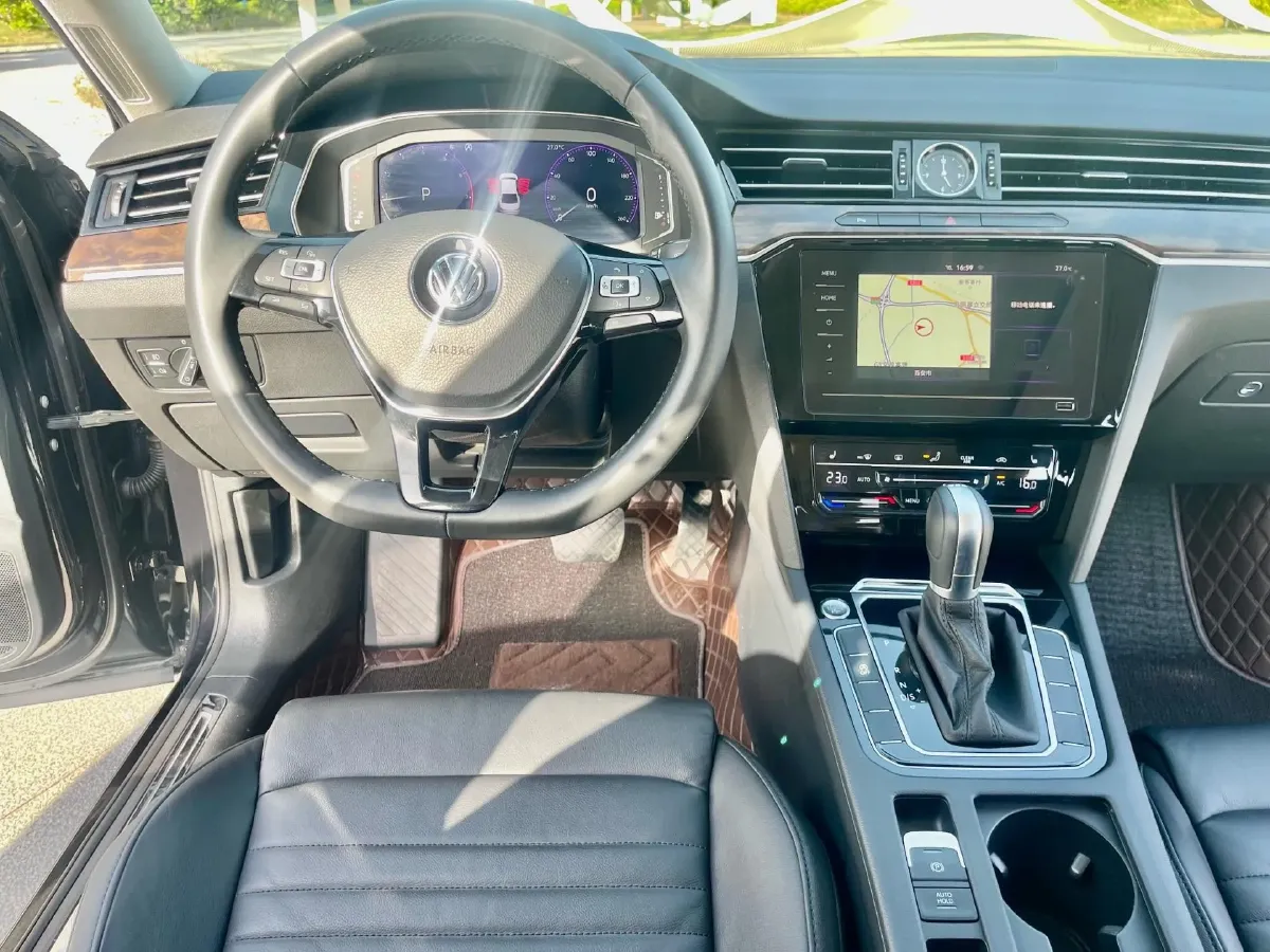 2018 Volkswagen Magotan 2.0T 220HP L4 7DCT,autocango,china used car exporter,china ev exporter,chinese used car exporter,chinese used ev exporter