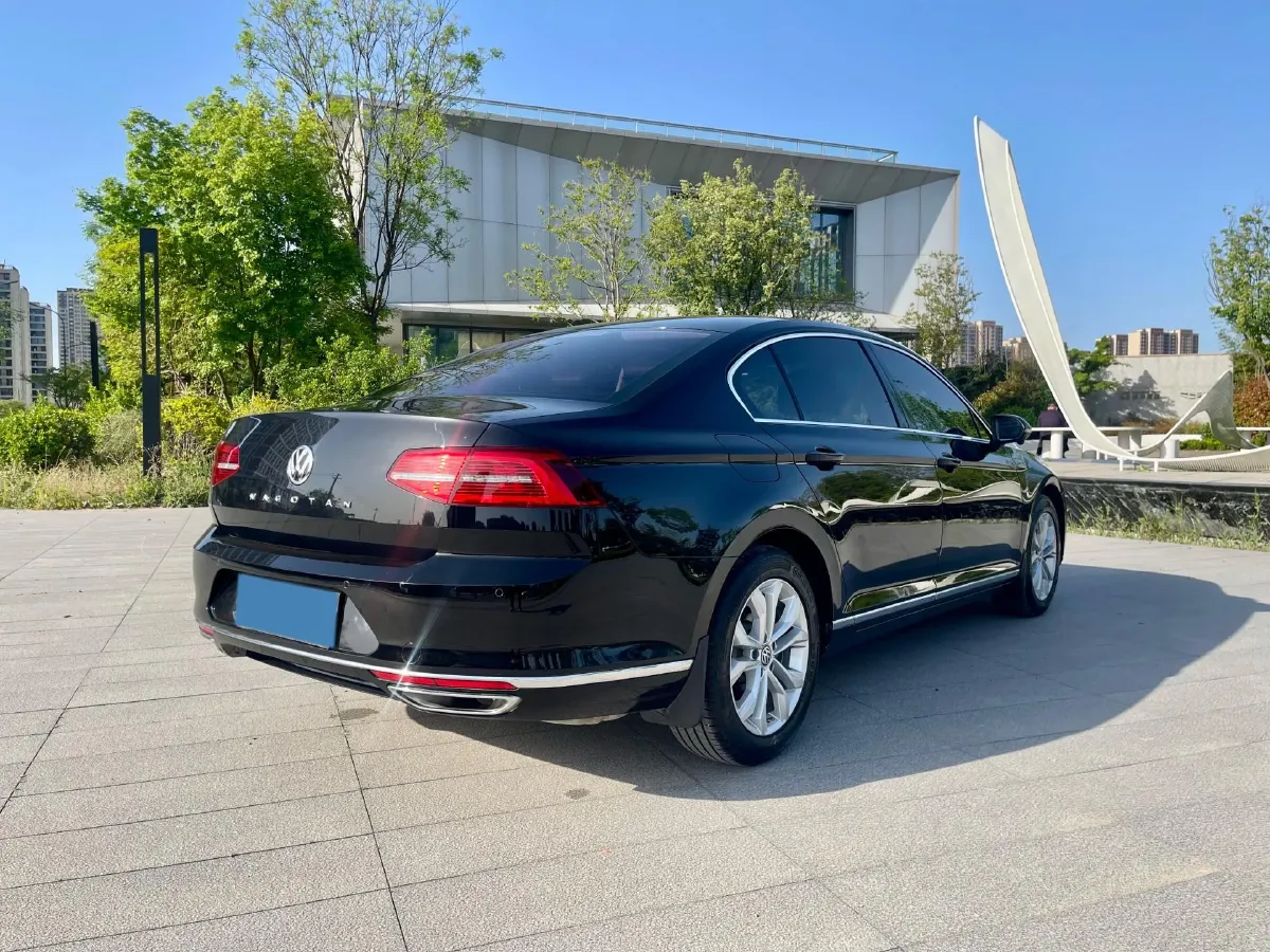 2018 Volkswagen Magotan 2.0T 220HP L4 7DCT,autocango,china used car exporter,china ev exporter,chinese used car exporter,chinese used ev exporter