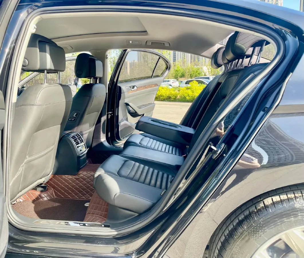 2018 Volkswagen Magotan 2.0T 220HP L4 7DCT,autocango,china used car exporter,china ev exporter,chinese used car exporter,chinese used ev exporter