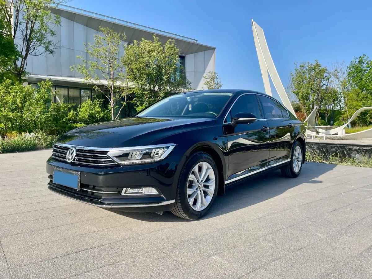 2018 Volkswagen Magotan 2.0T 220HP L4 7DCT,autocango,china used car exporter,china ev exporter,chinese used car exporter,chinese used ev exporter