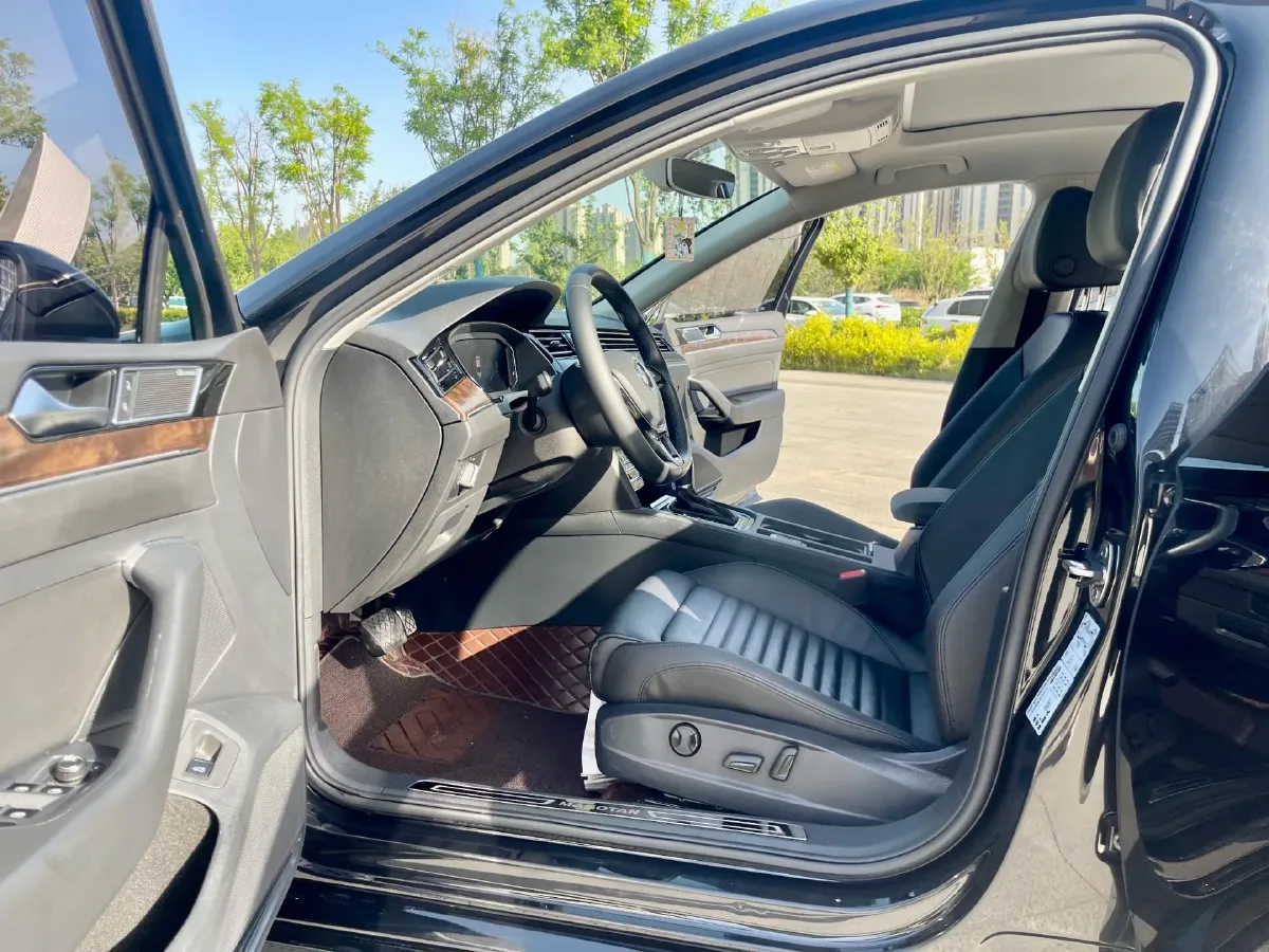 2018 Volkswagen Magotan 2.0T 220HP L4 7DCT,autocango,china used car exporter,china ev exporter,chinese used car exporter,chinese used ev exporter