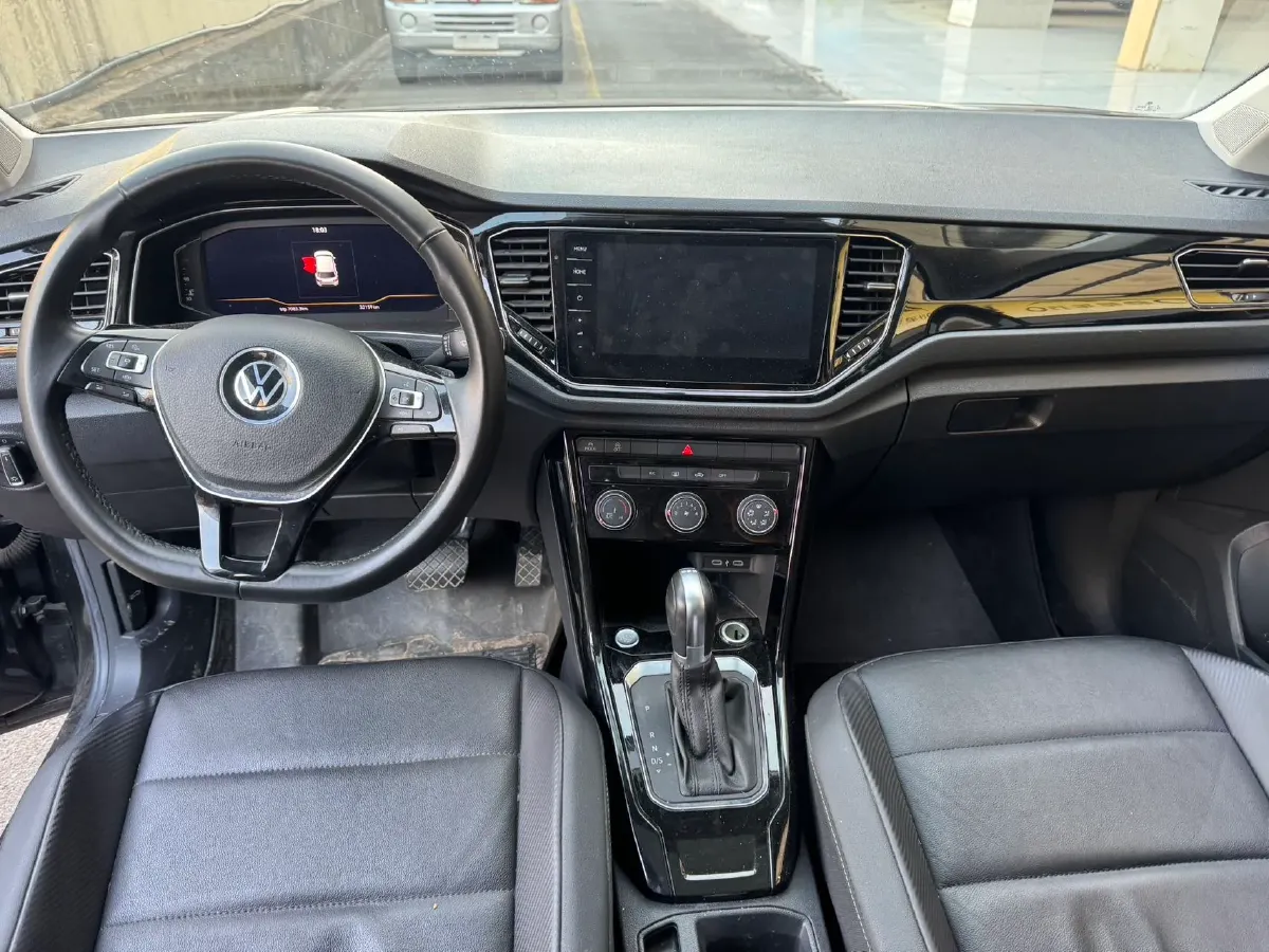 2021 Volkswagen T-Roc 1.4T 150HP L4 7DCT,autocango,china used car exporter,china ev exporter,chinese used car exporter,chinese used ev exporter