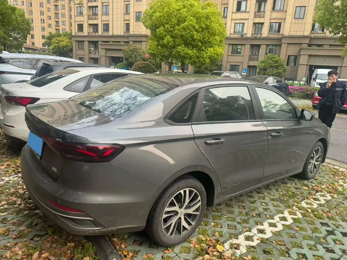 2025 Geely Emgrand 1.5L 127HP L4 5MT,autocango,china used car exporter,china ev exporter,chinese used car exporter,chinese used ev exporter